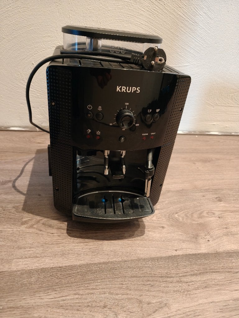 Krups EA81 volautomatische espressomachine, Gebruikt, Espresso apparaat, 4 tot 10 kopjes, Afneembaar waterreservoir