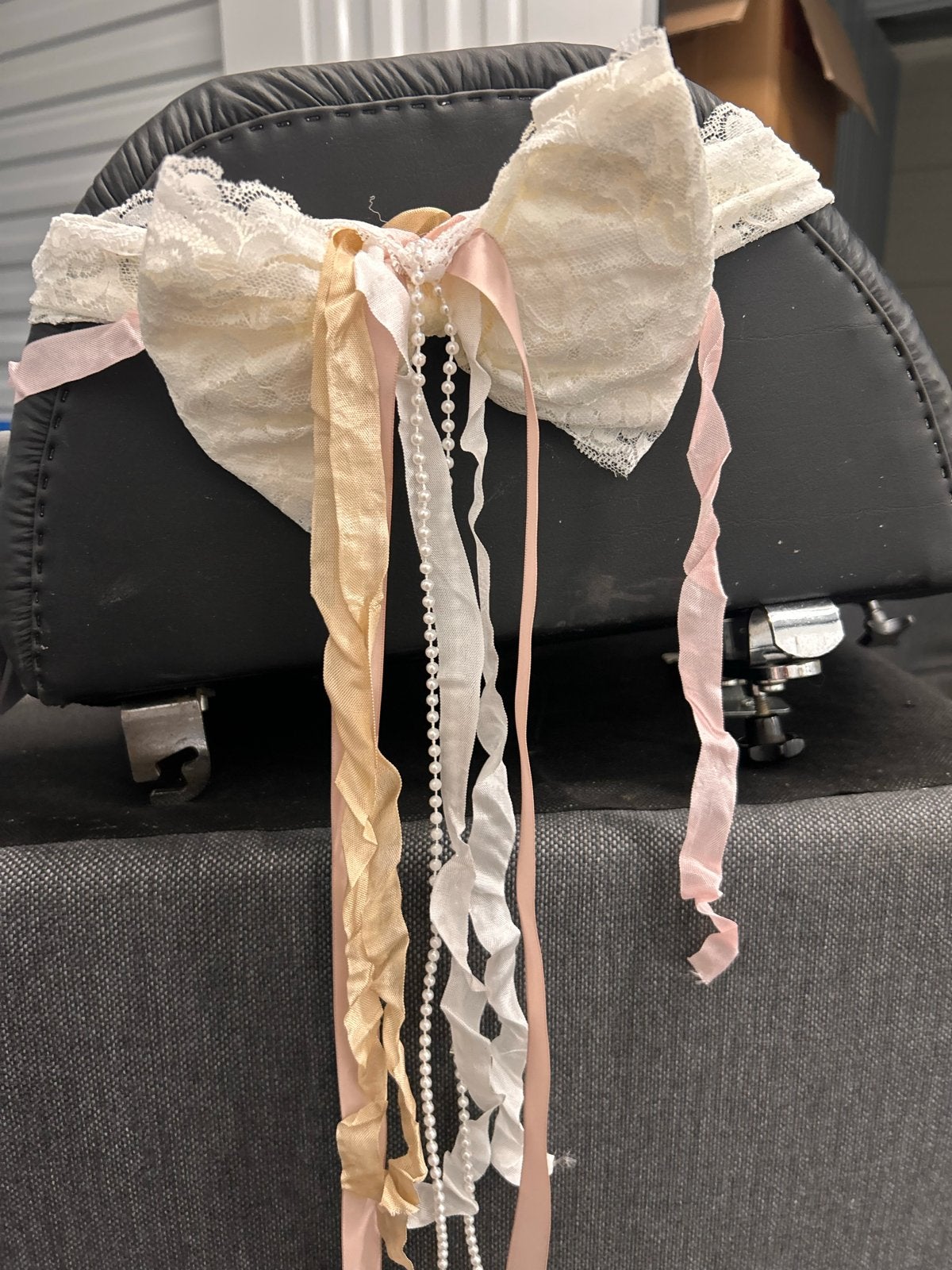 17 Stuks Stoel Decoratie Strikken met Lint en Kralen, Beige, Ophalen of Verzenden, Textiel, Klassiek
