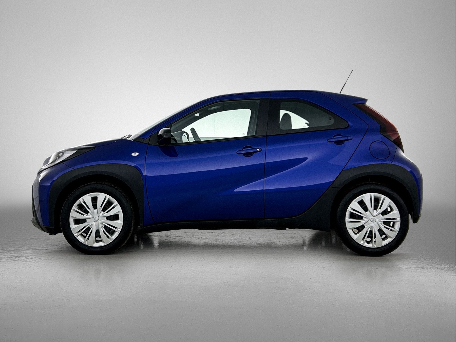 Toyota Aygo X 1.0 VVT-i MT Play | Achteruitrijcamera | Adapt, 12 maanden, Stof, Gebruikt, 920 kg