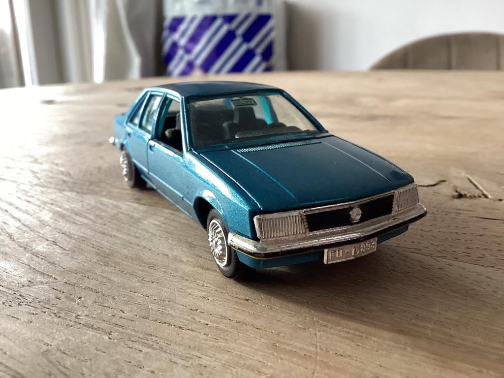 Opel Rekord Gama Mini 1:43 nr 893 blauw, Ophalen of Verzenden, Zo goed als nieuw, Auto, Gama
