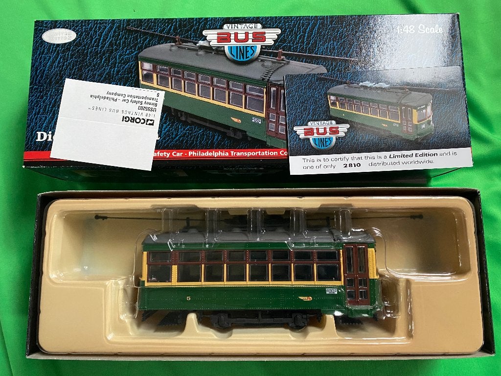 Corgi Vintage Bus Lines & The Beatles Collection, Overige merken, 1:50 of kleiner, Overige typen, Ophalen of Verzenden