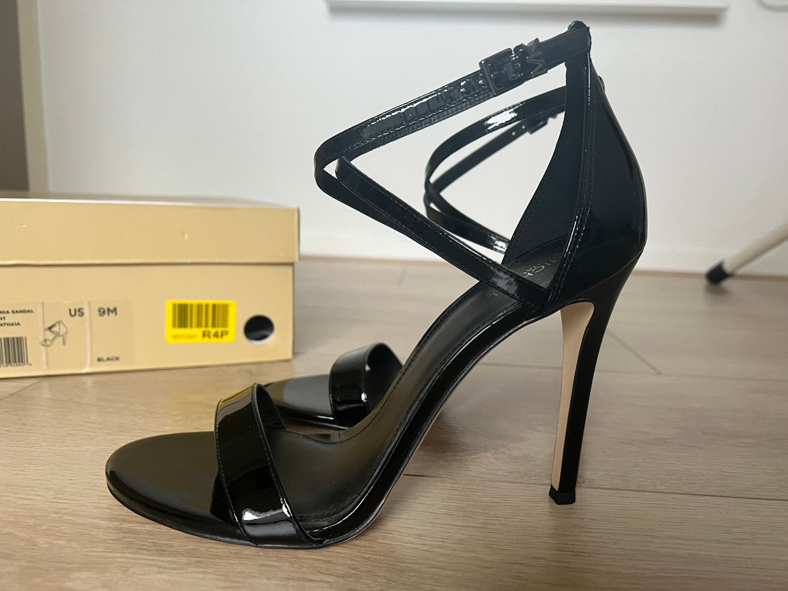 Mooie sandalen van Michael Kors zwart lak maat 40, Verzenden, Zwart, Nieuw, Sandalen of Muiltjes