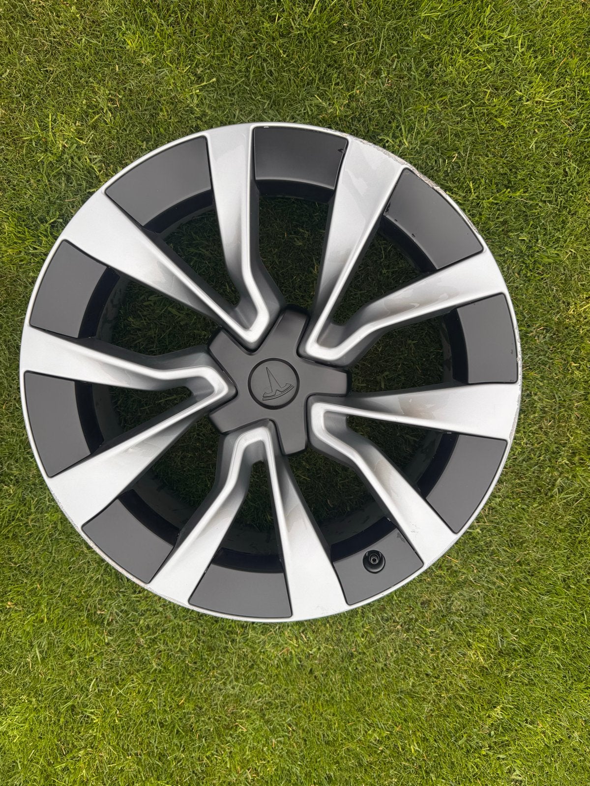 Tesla Model 3 Highland 19” Nova velg (OEM 1344222-00-L), Auto-onderdelen, Banden en Velgen, Gebruikt, Velg(en), 235 mm, Personenwagen
