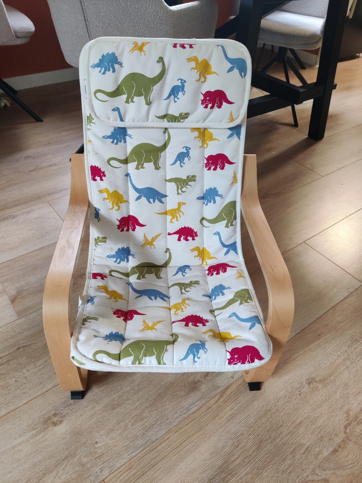 Kinderstoel Ikea Poang dino motief, Kinderen en Baby's, Kinderkamer | Tafels en Stoelen, Ophalen, Zo goed als nieuw, Stoel(en)