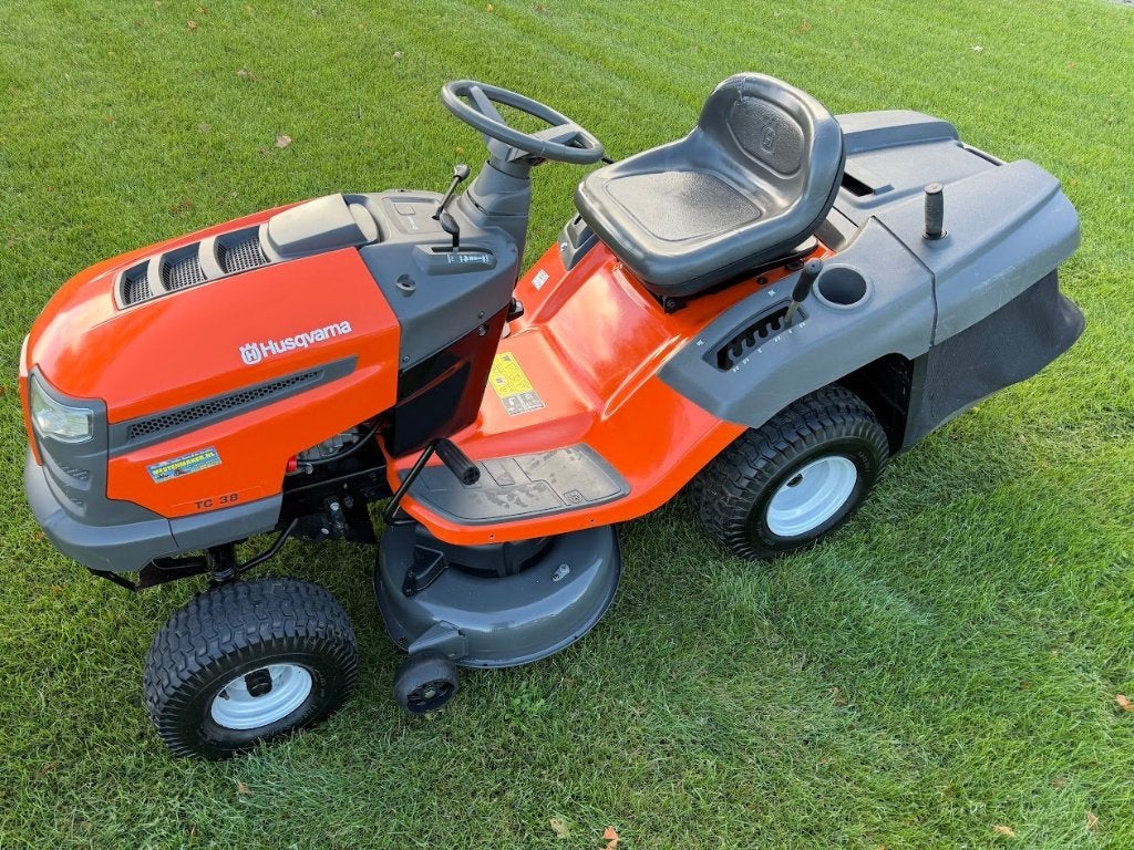 husqvarna TC38 zitmaaier achtervanger nieuwstaat, Ophalen, Gebruikt, Elektrische starter, 90 tot 120 cm