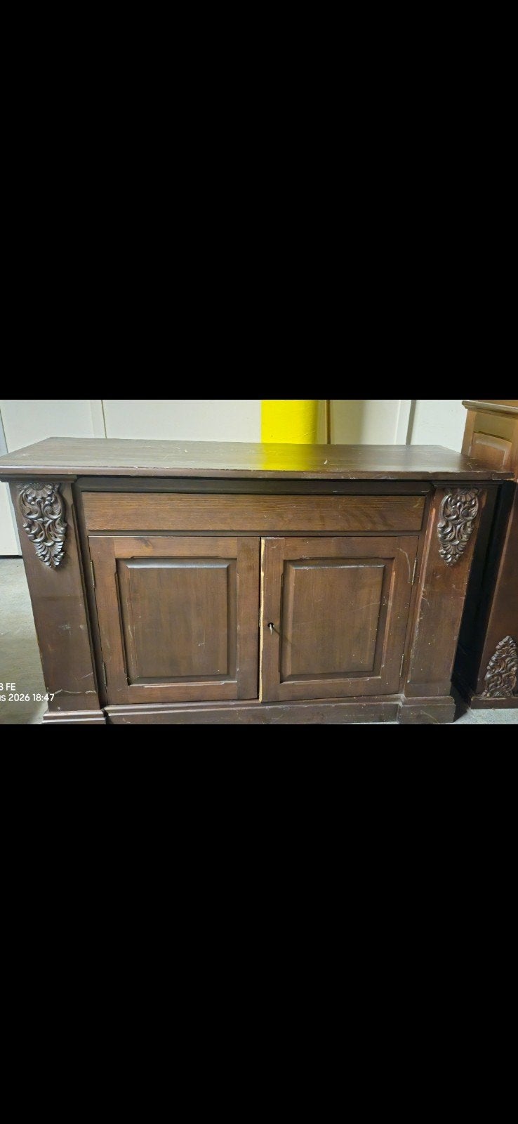 Antiek houten dressoir met sierlijke details, Ophalen