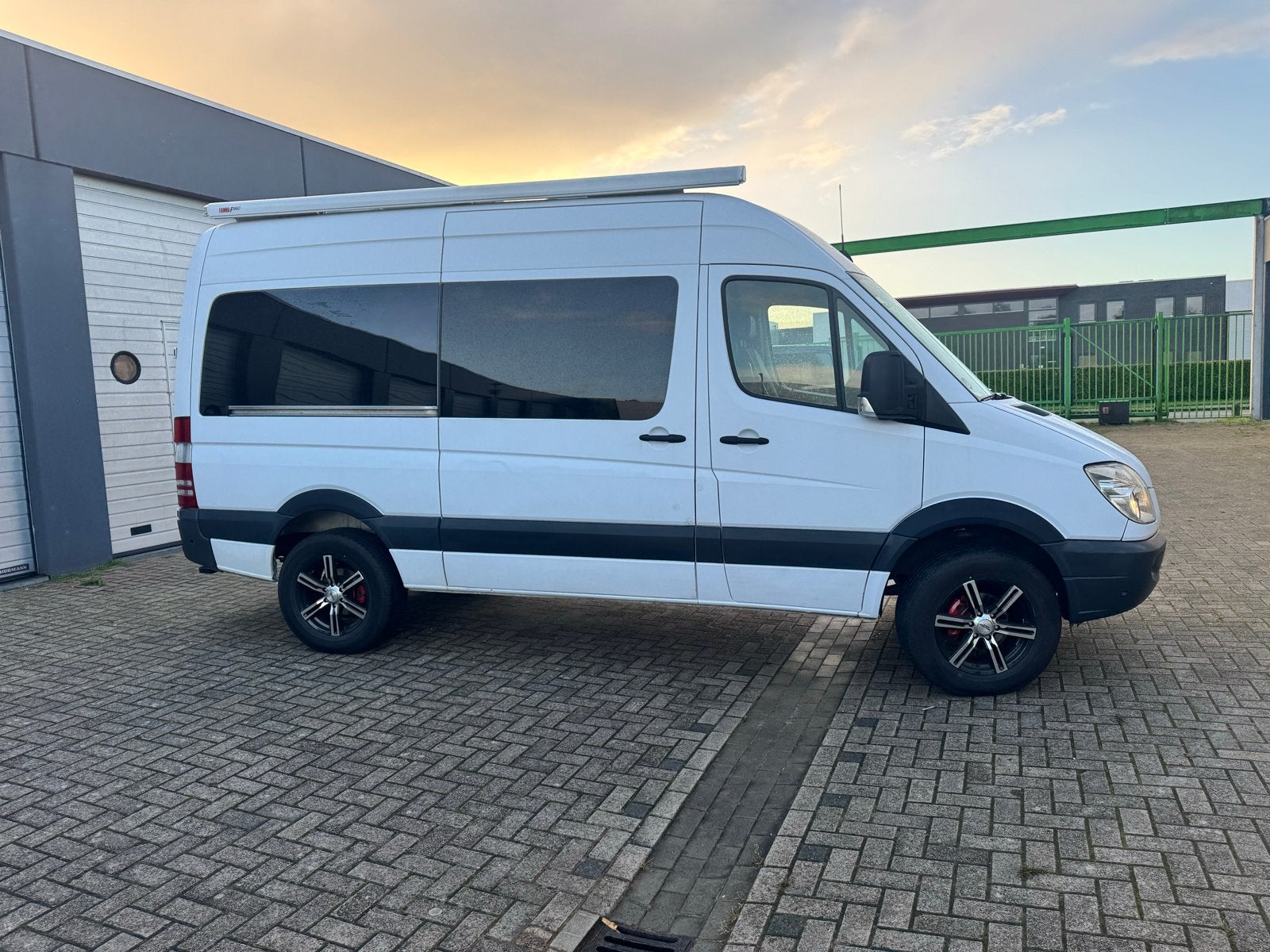 Mercedes Sprinter Camperbus  319 automaat 4x4 look, Caravans en Kamperen, Automaat, Tot en met 2, Mercedes-Benz, Boiler