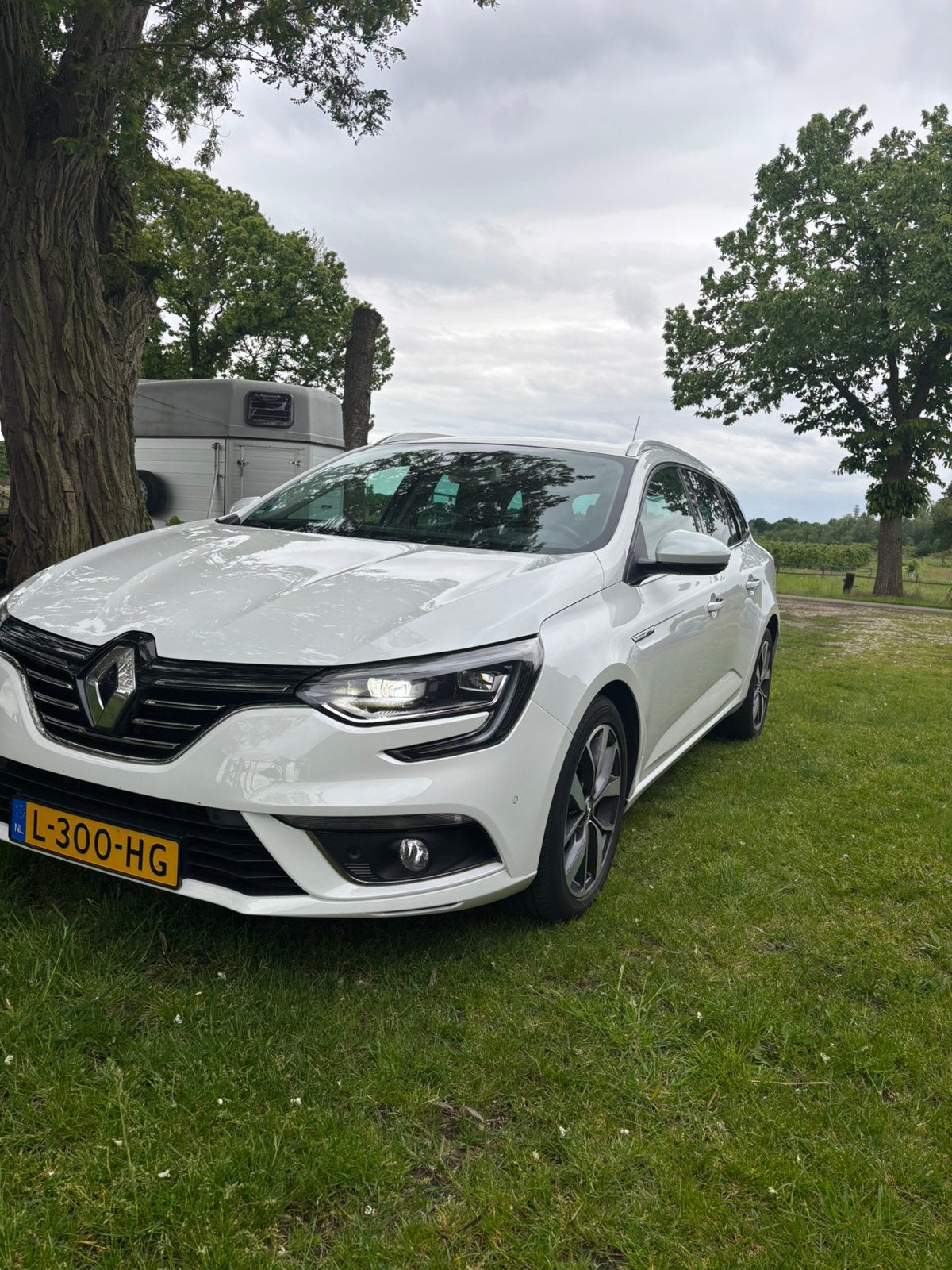 Renault Mégane 1.2 TCE 97KW EDC Estate 2016 Wit, 4 cilinders, Stationwagon, 19 km/l, Particulier
