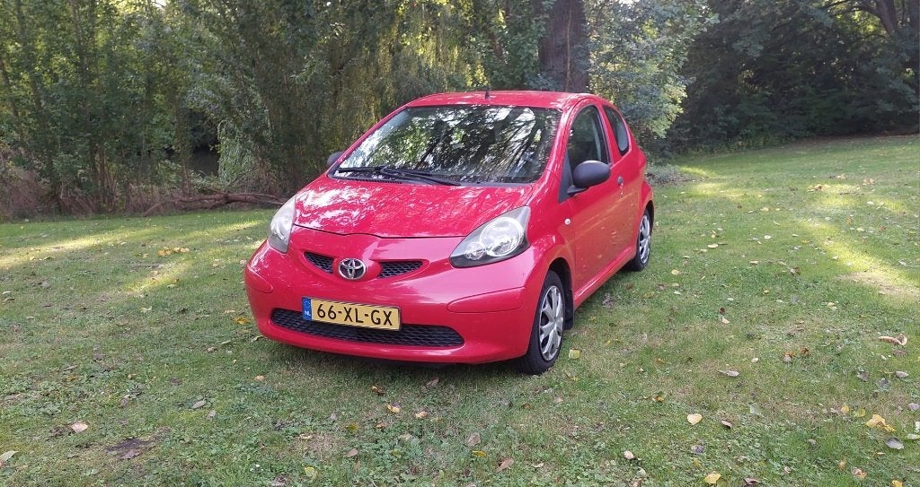 Toyota Aygo 1.0 12V Vvt-i 3DRS MMT 2007 Rood, Voorwielaandrijving, Stof, 4 stoelen, 68 pk