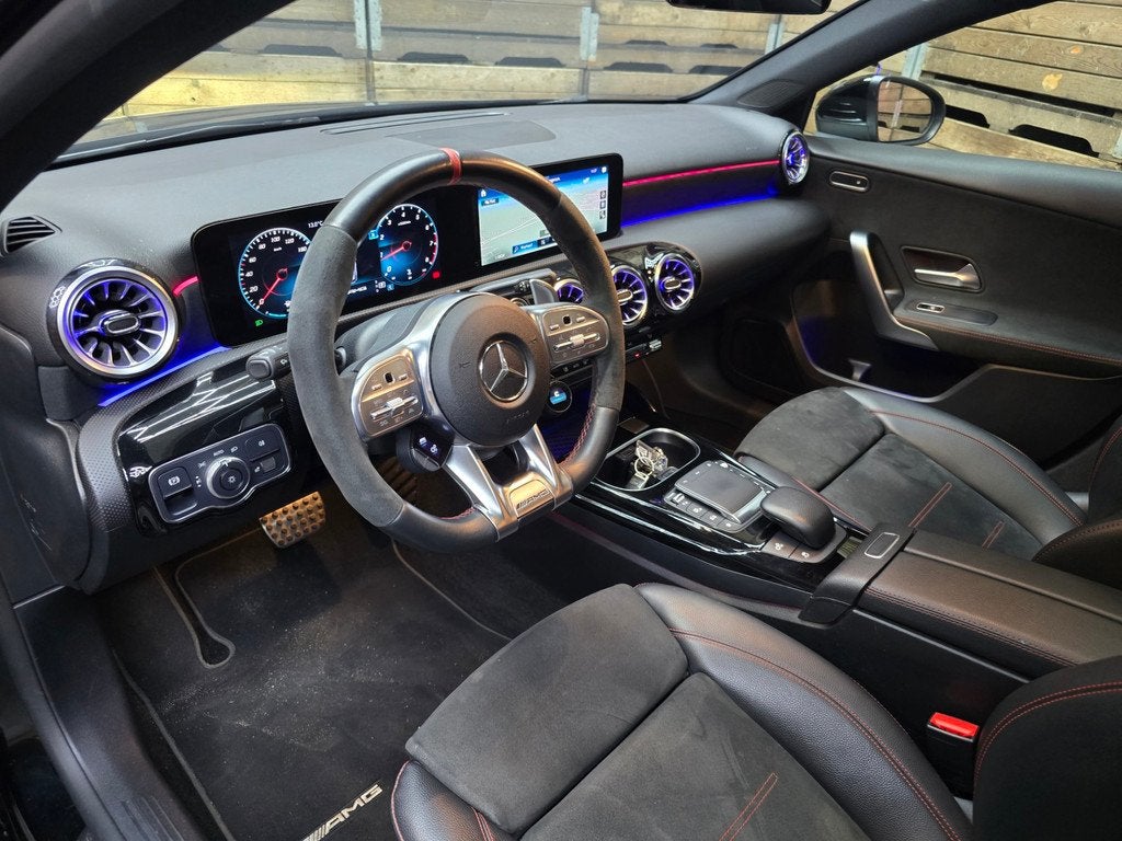 Mercedes-Benz A-klasse AMG 35 4MATIC Premium Pano Sfeer Came, Auto's, Mercedes-Benz, Automaat, Leder en Stof, Zwart, 14 km/l