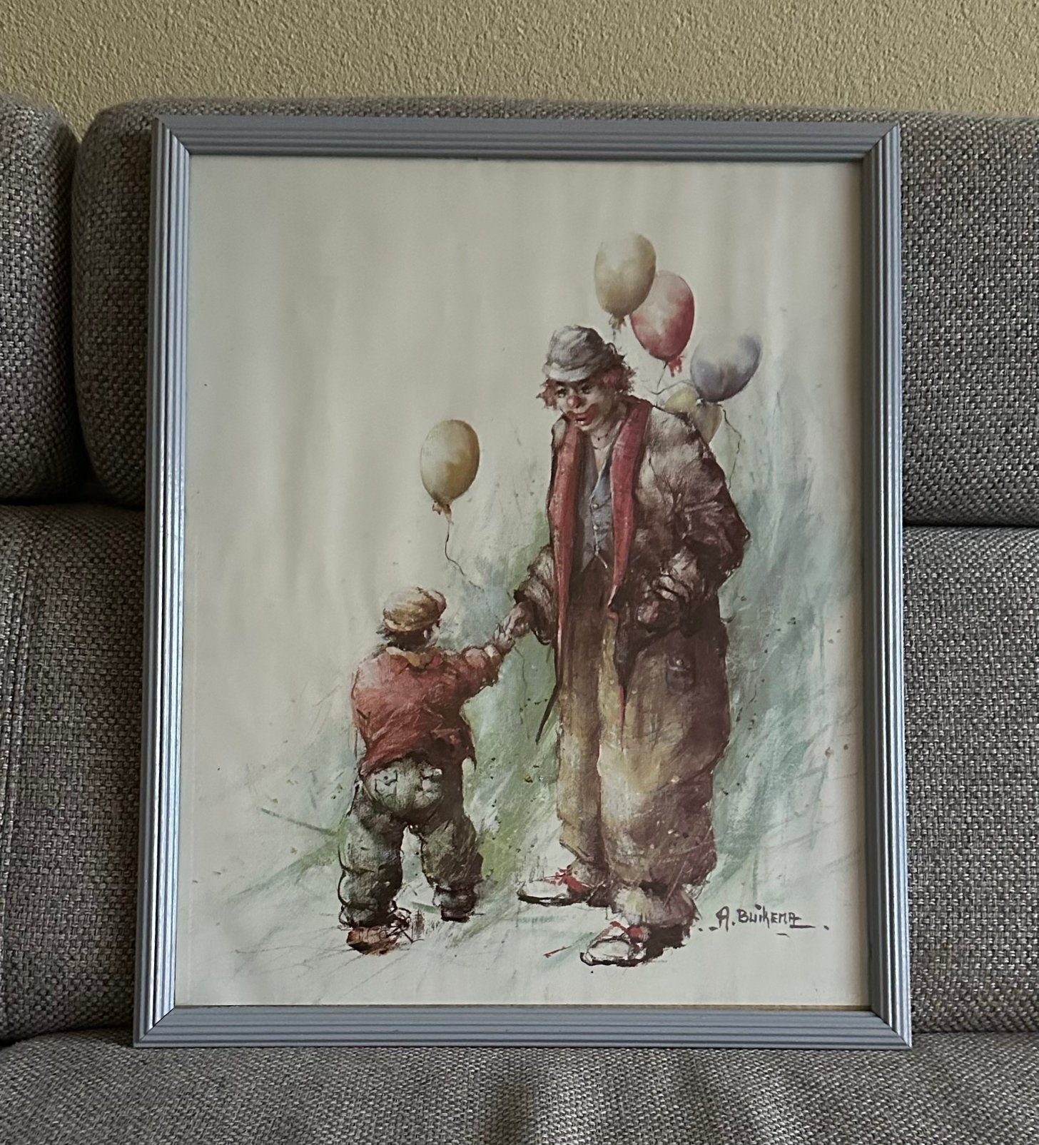Ingelijste afbeelding van jongen en clown met ballonnen, Ophalen of Verzenden, Print/reproductie, Achter glas