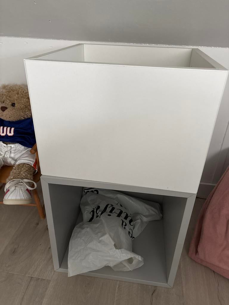 Te koop 1 grijze Eket kast + gratis 1 witte Eket ikea, Ophalen, Gebruikt