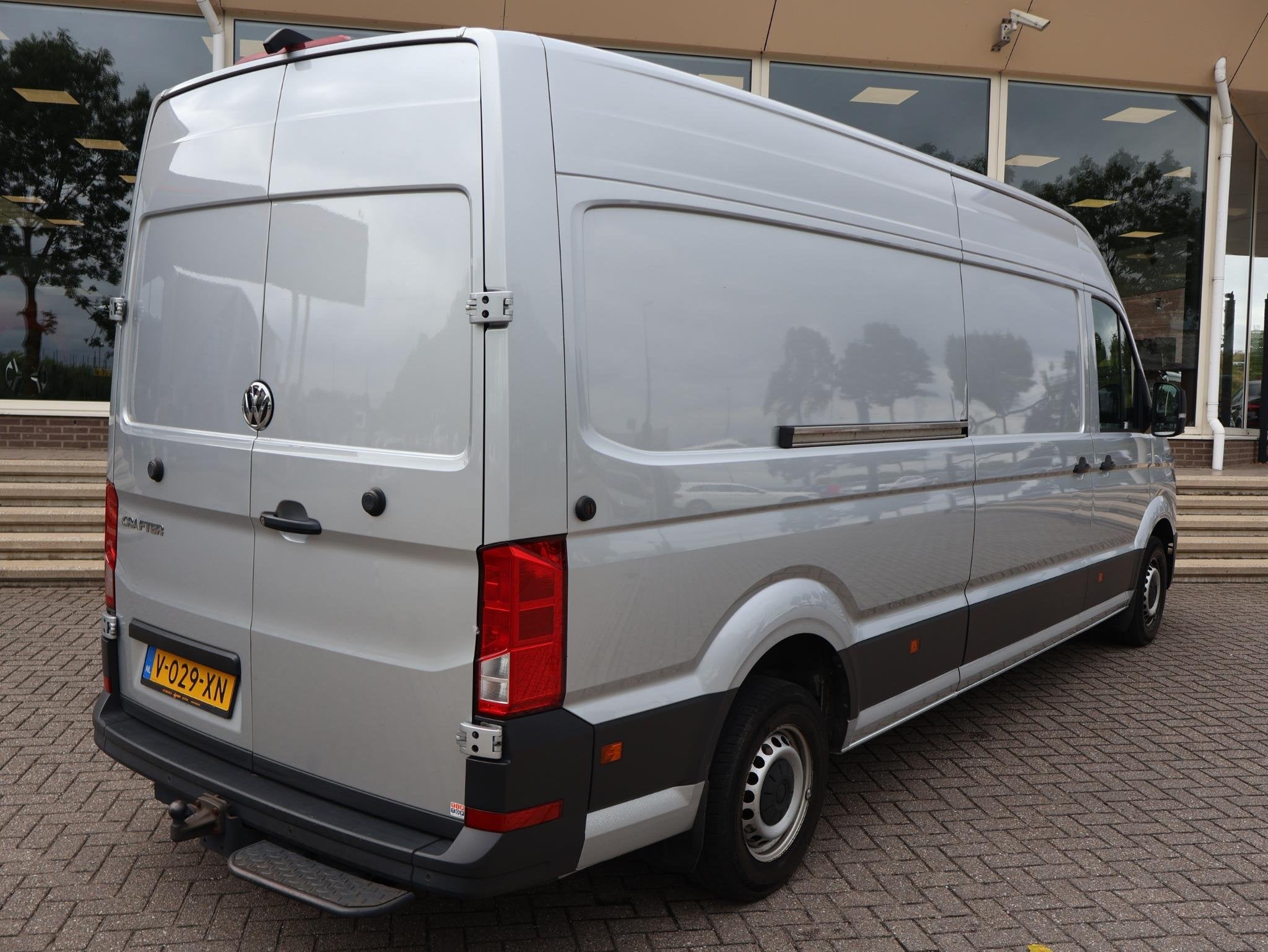 Volkswagen Crafter 35 2.0 TDI 140 PK DSG L4H3 + 3000 KG TREK, Auto's, Stof, Gebruikt, Euro 6, 4 cilinders
