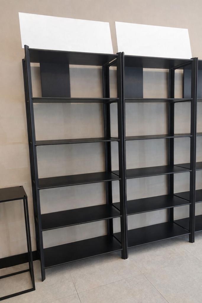 Luxe Zwarte Stellingkast (12 beschikbaar), Ophalen, Zo goed als nieuw