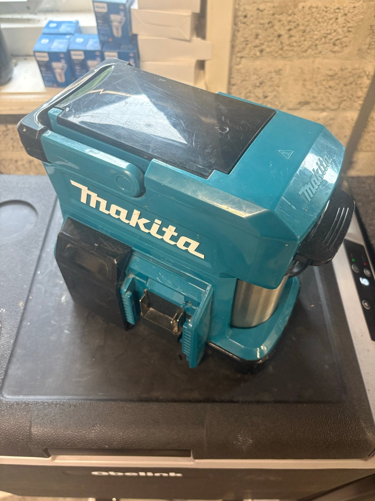 Makita Koffiezetapparaat DCM501Z - Zo goed als nieuw, Witgoed en Apparatuur, Koffiezetapparaten, Ophalen, Afneembaar waterreservoir