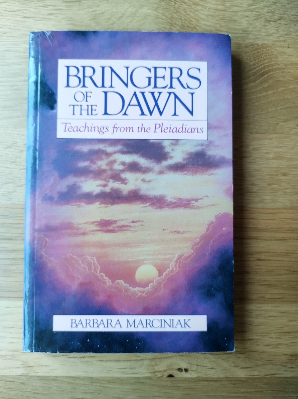 Barbara Marciniak - Bringers of the Dawn, Spiritualiteit algemeen, Overige typen, Ophalen of Verzenden, Zo goed als nieuw