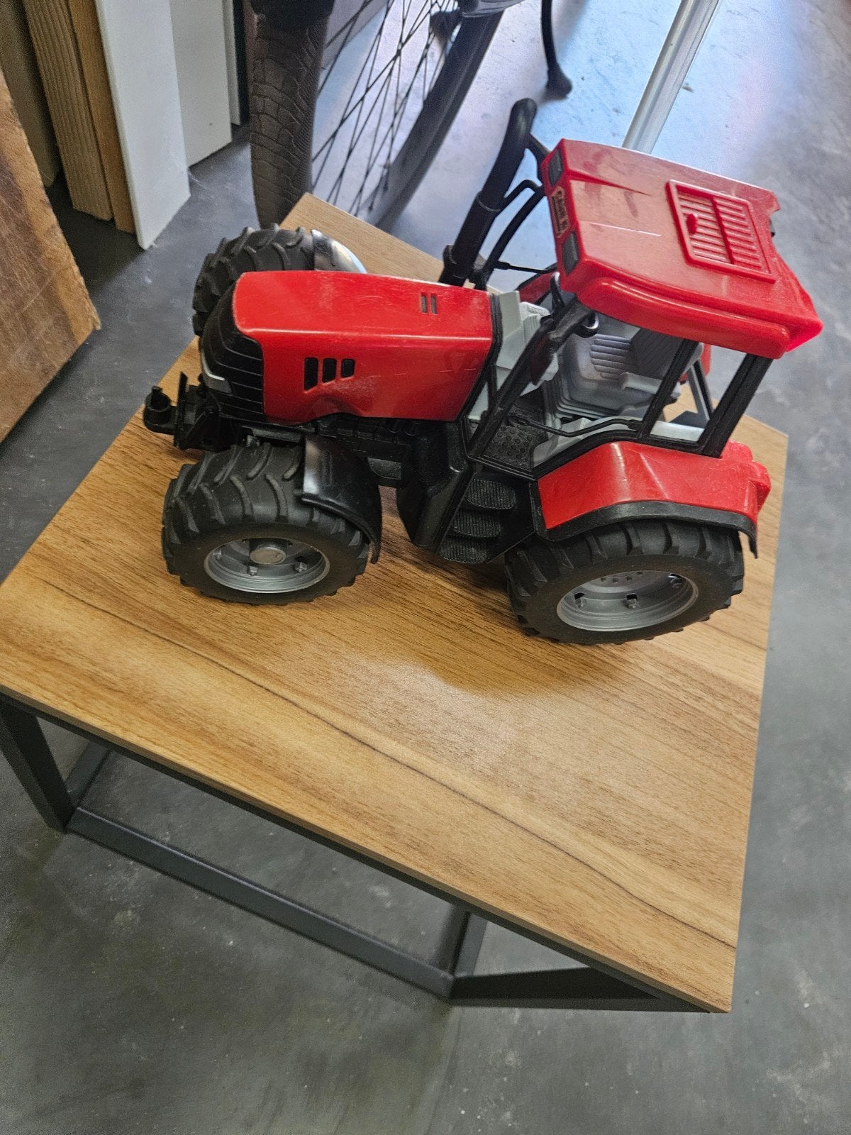 Rode speelgoedtractor - Case IH model, Kinderen en Baby's, Speelgoed | Speelgoedvoertuigen, Ophalen of Verzenden, Gebruikt, Afstandsbediening