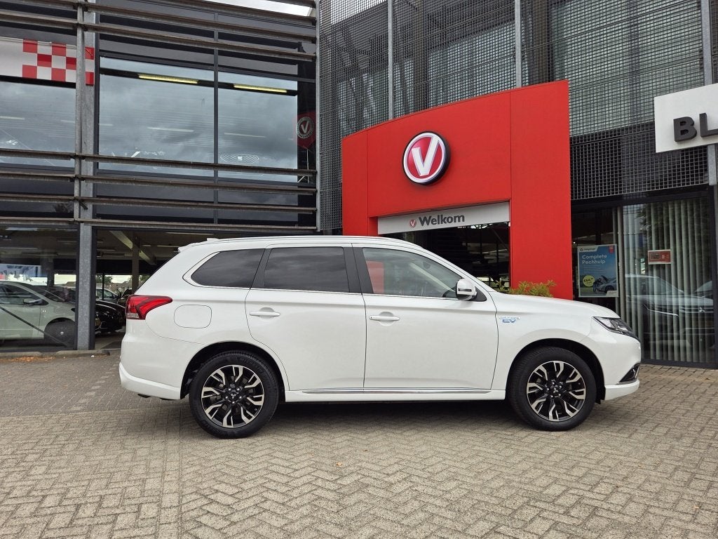 Mitsubishi Outlander 2.0 PHEV Executive Edition | Navi | Cam, Auto's, Stof, 4 cilinders, 1820 kg, Wit
