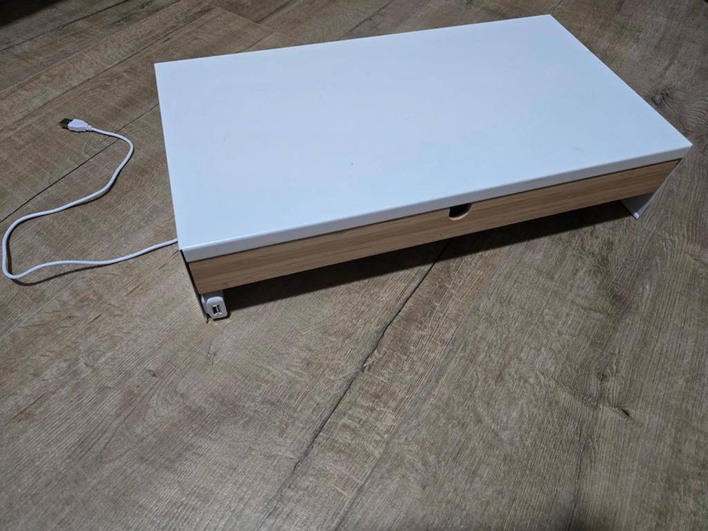IKEA ELLOVEN Monitorstandaard met lade en USB-poorten, Ophalen of Verzenden, Gebruikt