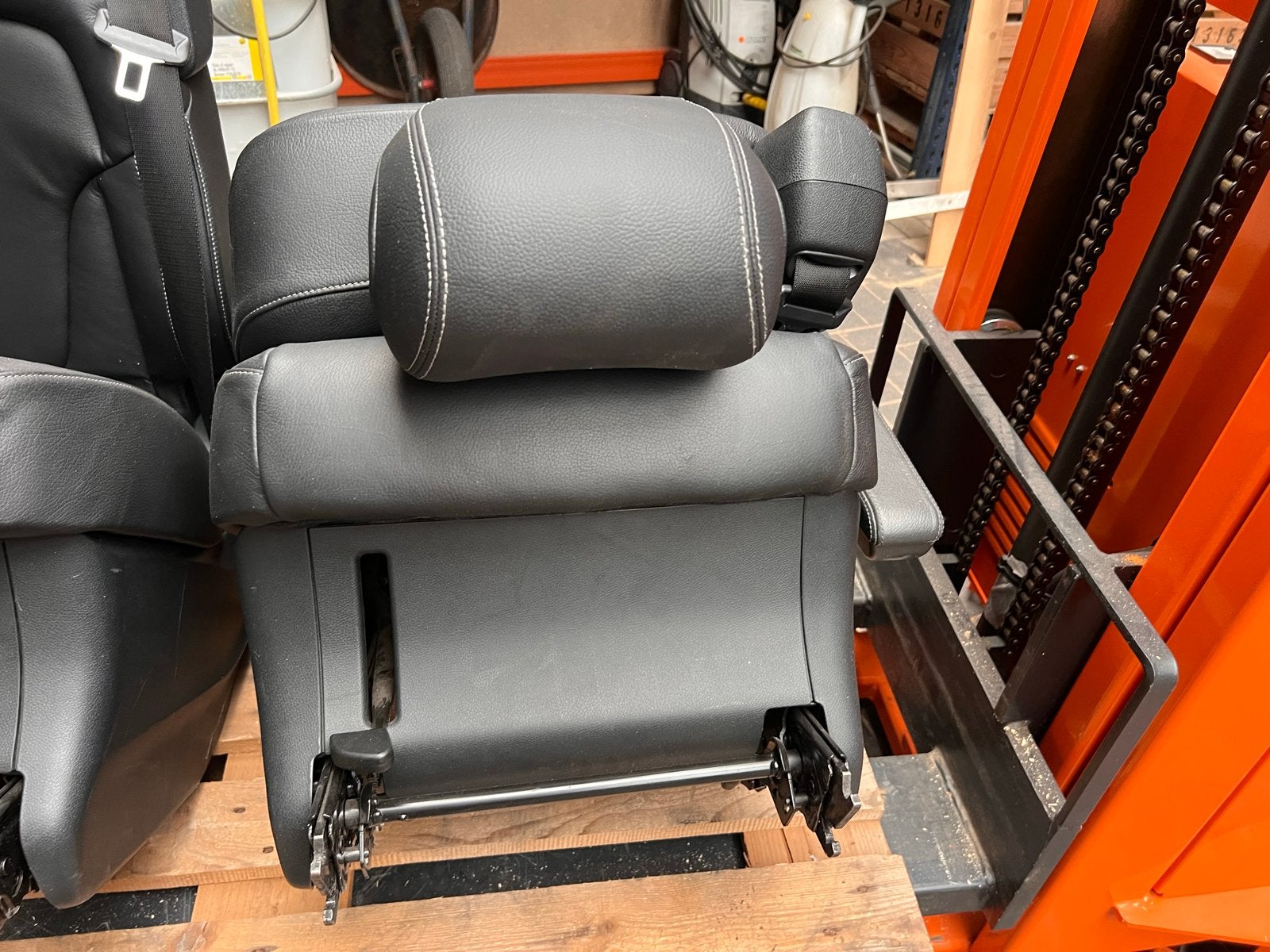 Stoel Mercedes V-Klasse 2019 - Zwart Leer, Auto-onderdelen, Interieur en Bekleding, Ophalen, Gebruikt, Mercedes-Benz