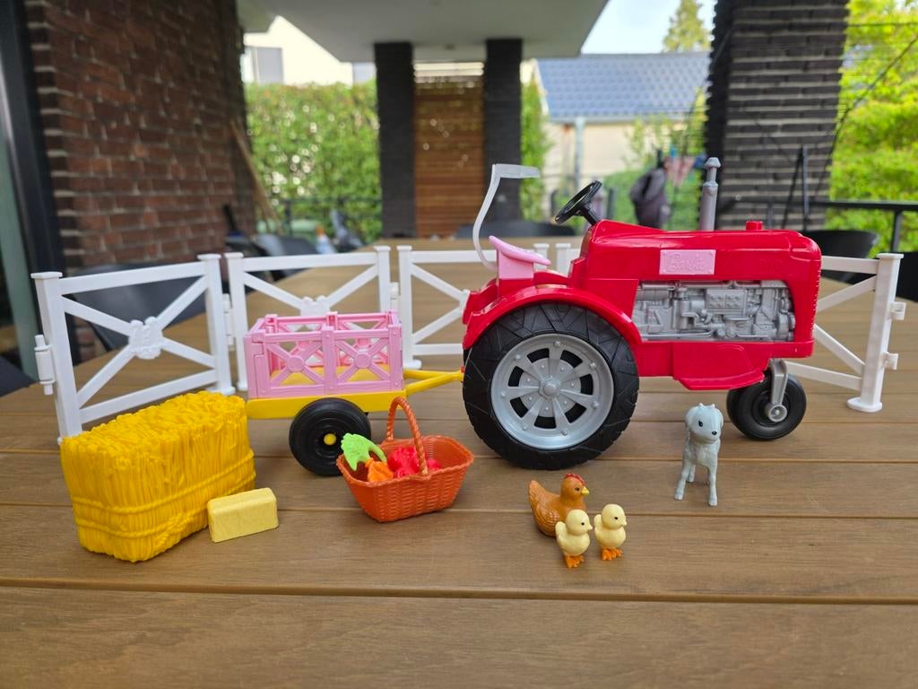 Barbie tractor met diertjes en toebehoren, Ophalen of Verzenden, Gebruikt, Meisje