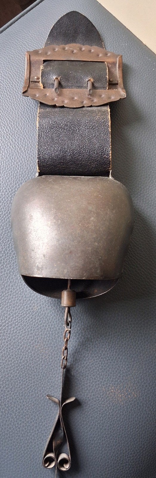 Vintage IJzeren koebel, bel met riem, Antiek en Kunst, Curiosa en Brocante, Ophalen of Verzenden