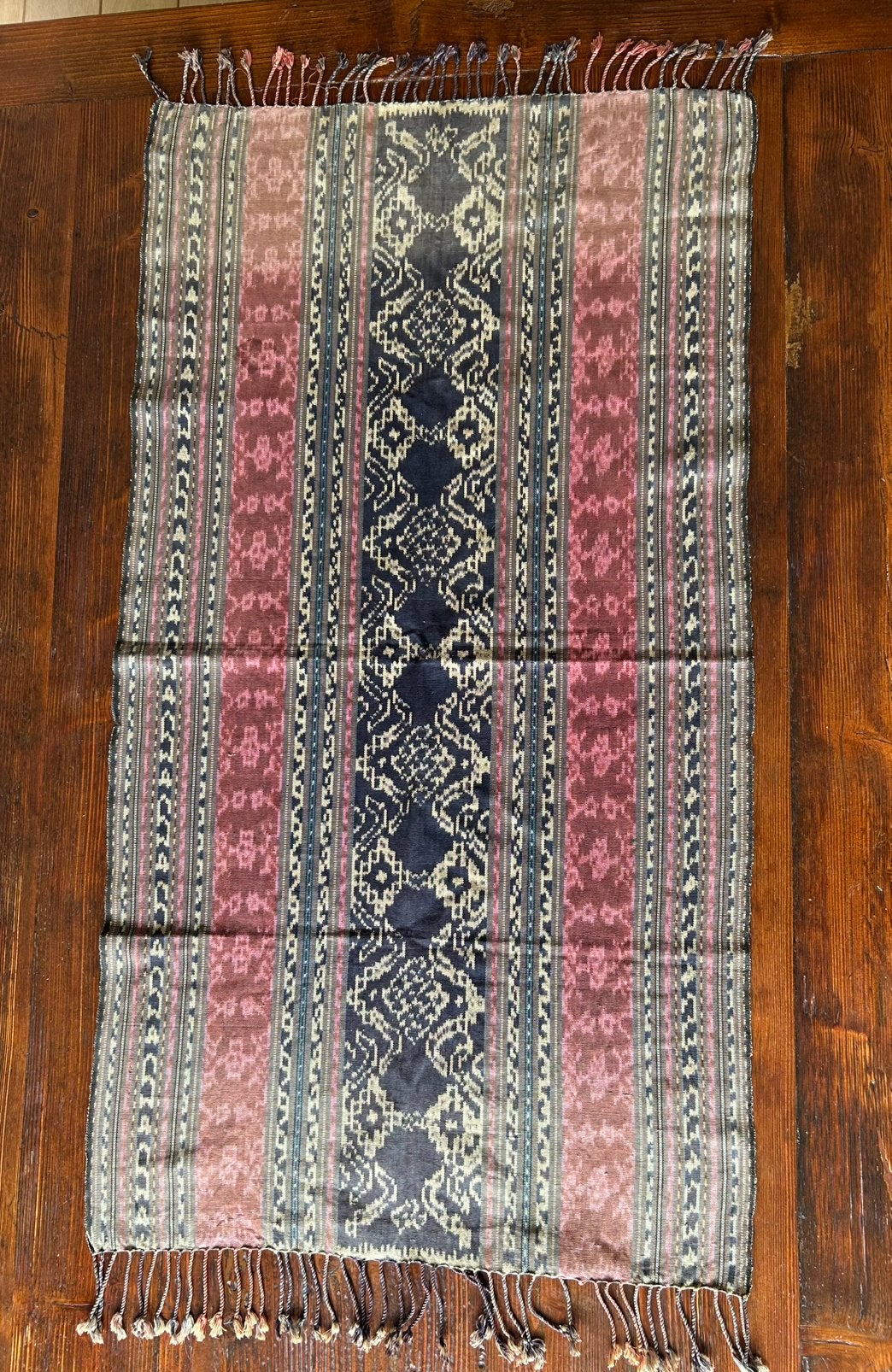 Handgeweven Indonesische ikat met natuurlijke kleurstoffen., Antiek en Kunst, Ophalen of Verzenden