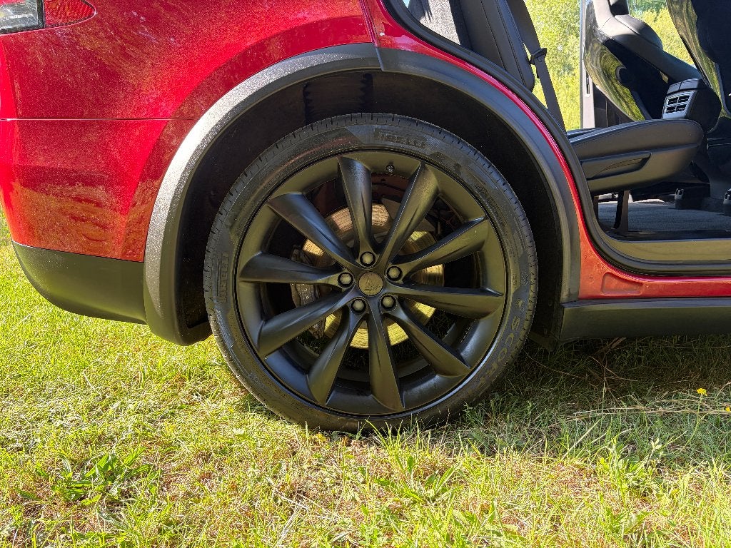 Foto 7 van BLOEDMOOIE TESLA MODEL X 90 D - ROOD