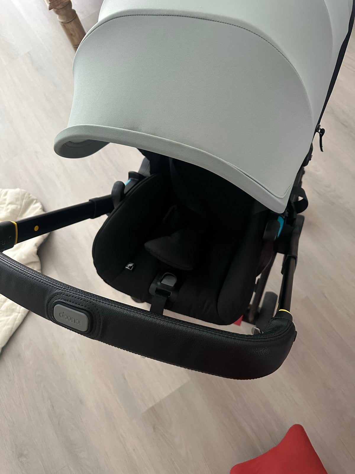 Doona x + isofix z.g.a.n, 0 t/m 13 kg, Ophalen, Overige merken, Gebruikt