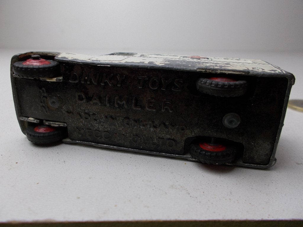 1955 Dinky Toys 253 DAIMLER AMBULANCE (Opknapper!) -L-., Ophalen of Verzenden, Gebruikt, Auto, Dinky Toys