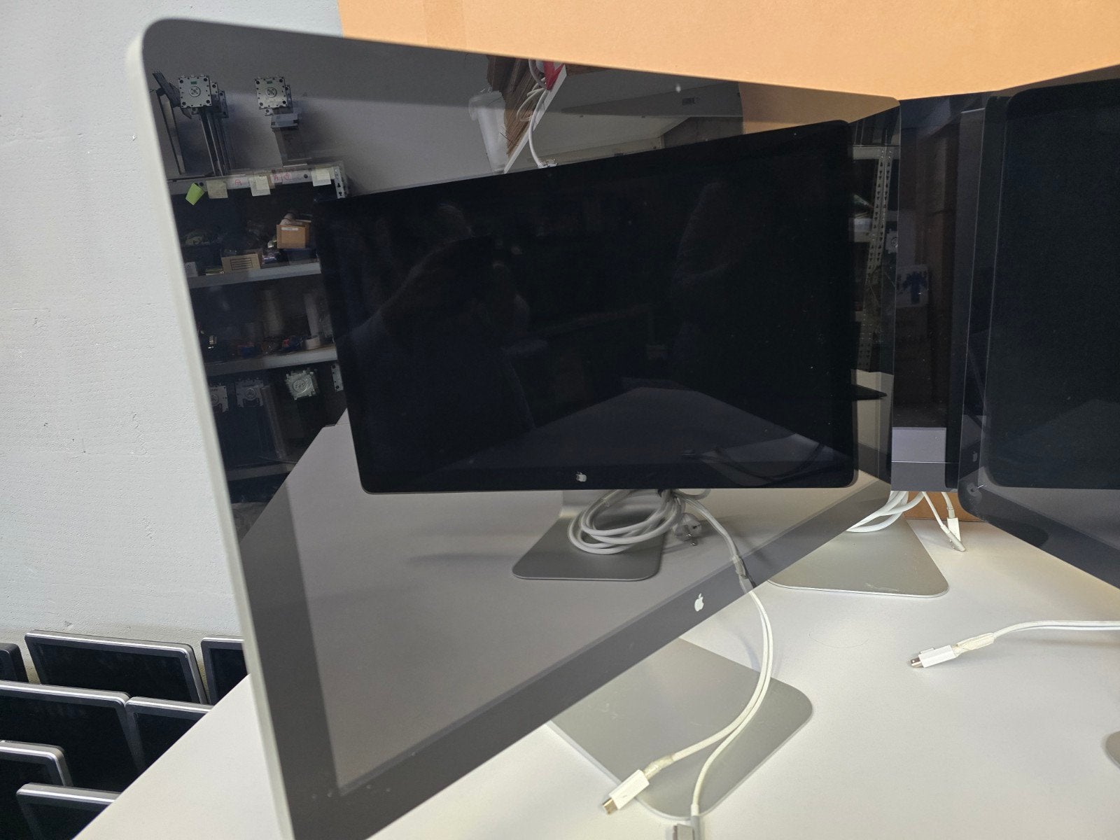 3x Apple Thunderbolt Display 27 inch 2560 1440 A1407, Ophalen, Gebruikt, IPS, Kantelbaar