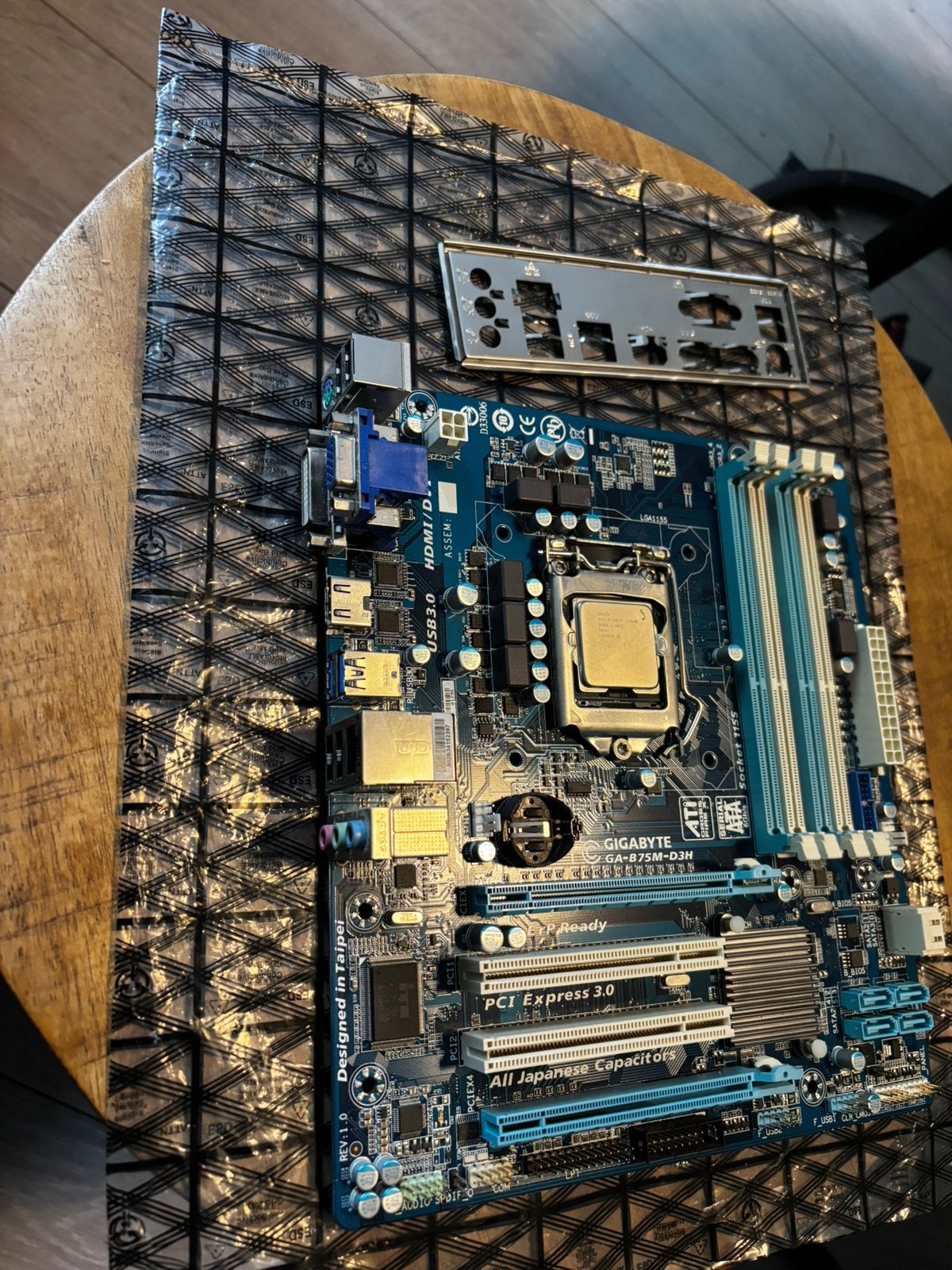 Gigabyte GA-B75M-D3H met I7 2600, Computers en Software, Moederborden, Ophalen of Verzenden, Zo goed als nieuw, DDR3