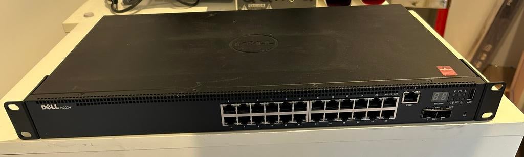 Dell N2024 netwerk switch, Computers en Software, Netwerk switches, Ophalen of Verzenden, Gebruikt