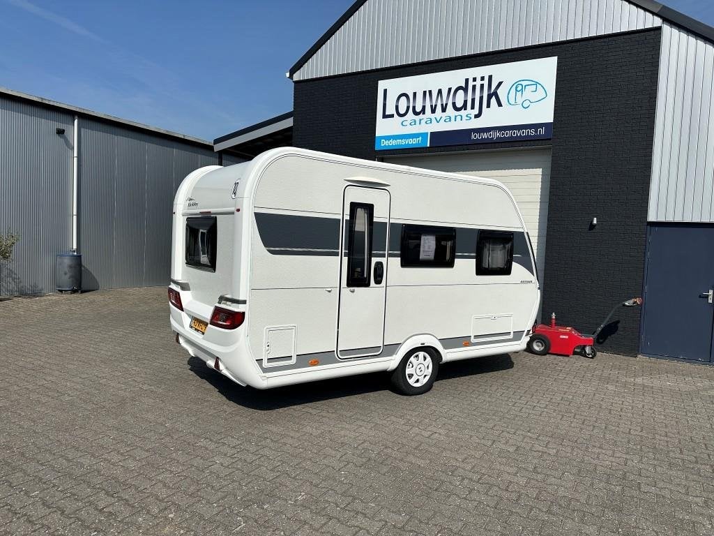 HOBBY On Tour 390 SF ’21 (Vastbed, Treinzit), Vast bed, Hobby, Bedrijf, Treinzit