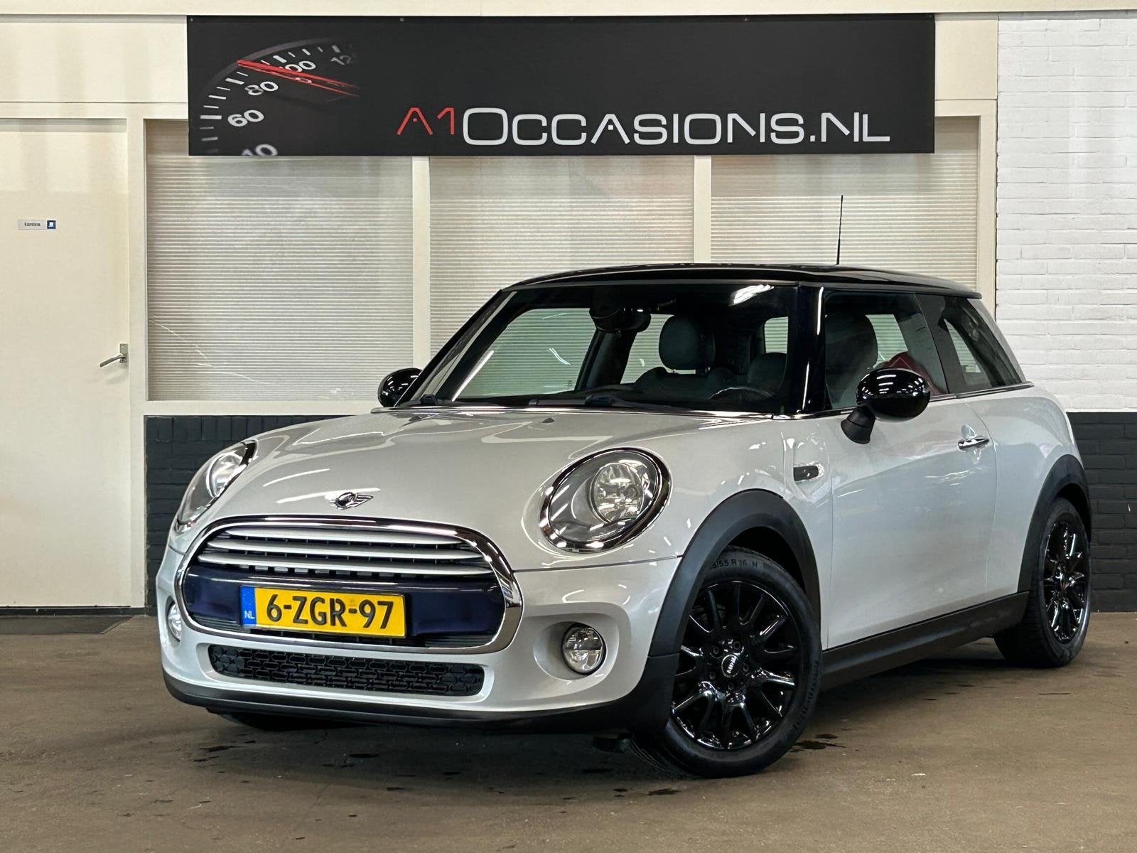MINI 3-deurs 1.5 Cooper Business PANODAK + LEER! (bj 2015), Auto's, Voorwielaandrijving, 136 pk, Gebruikt, Euro 6