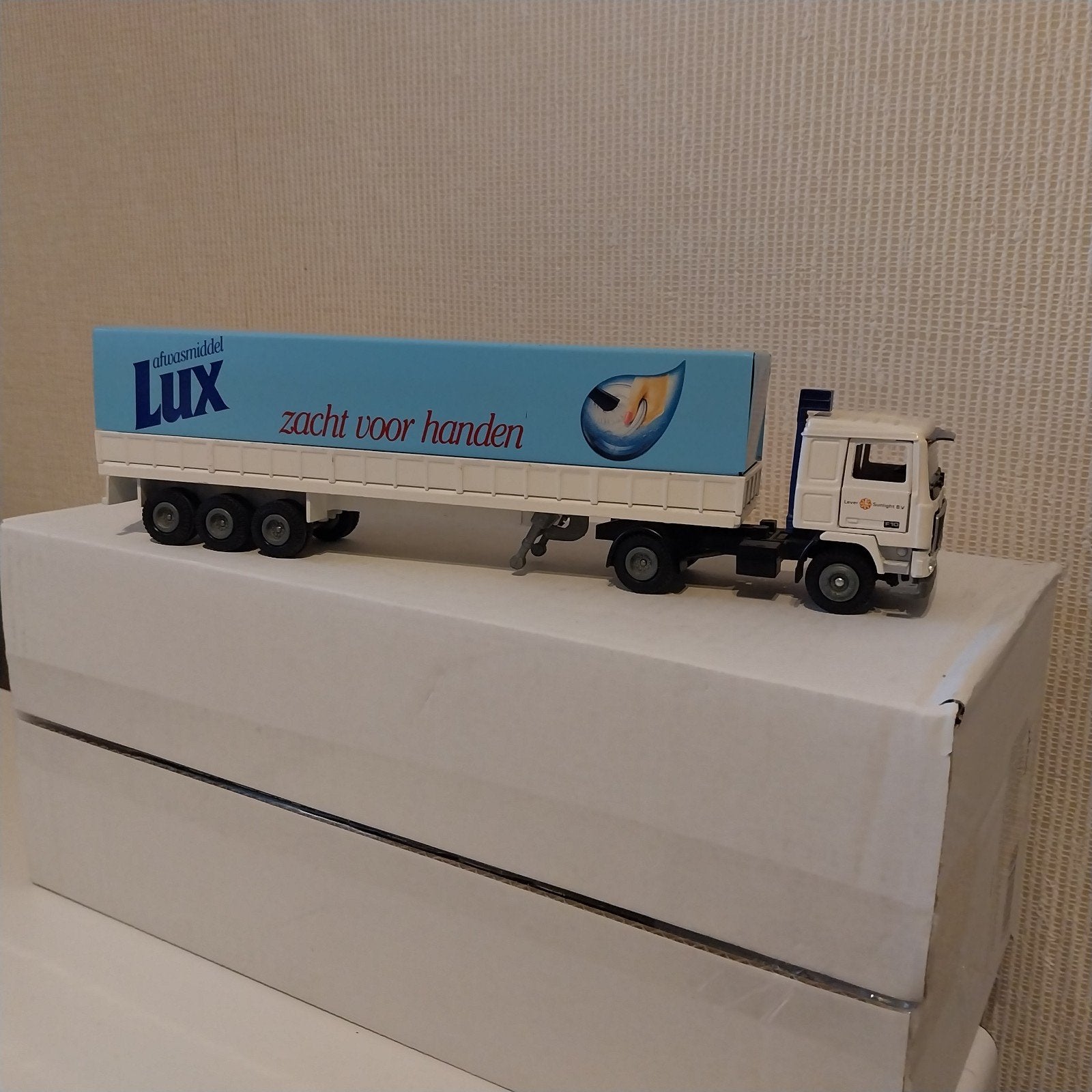Tekno Volvo F10 c-typ1  Lux, Ophalen of Verzenden, Zo goed als nieuw, Bus of Vrachtwagen, Tekno