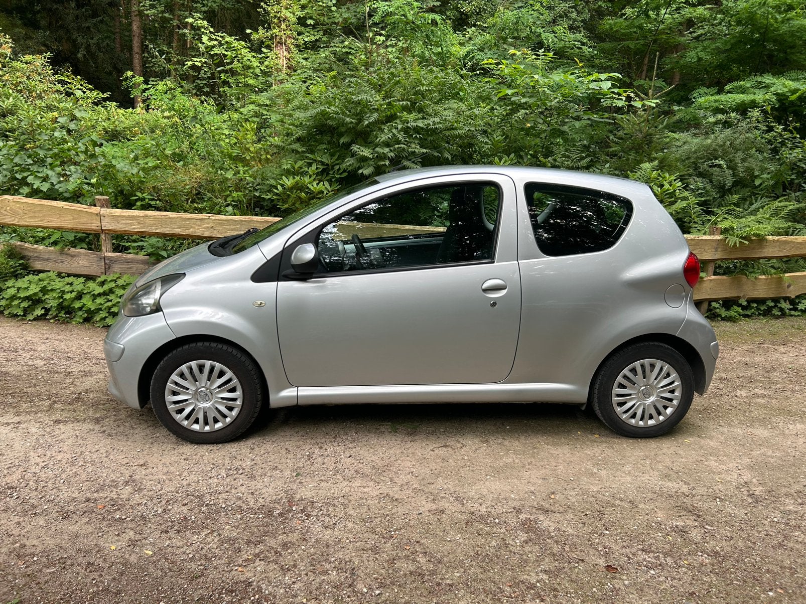 Super nette Toyota Aygo 1.0 12V Vvt-i 3DRS MMT 2006 Grijs, Auto's, Toyota, Voorwielaandrijving, Stof, Zwart, 4 stoelen