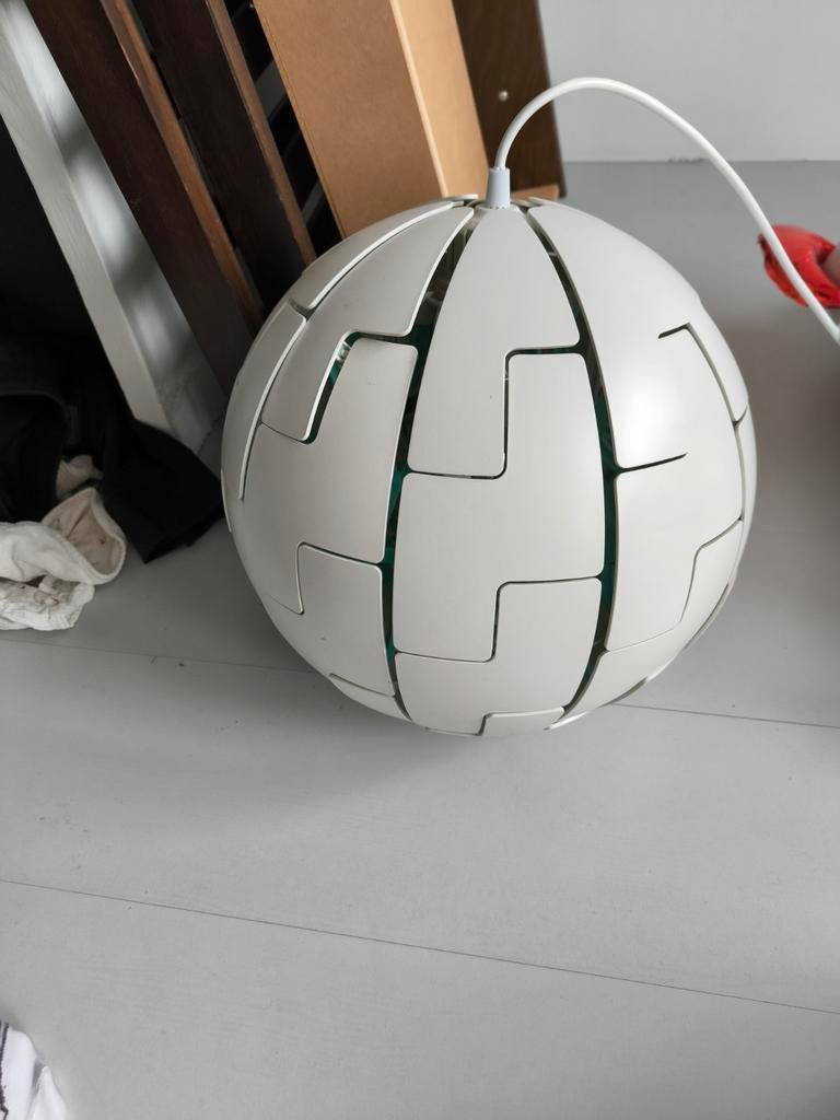 IKEA Witte Bolvormige Hanglamp met licht groen, Ophalen of Verzenden, Gebruikt, Kunststof, Modern, Design