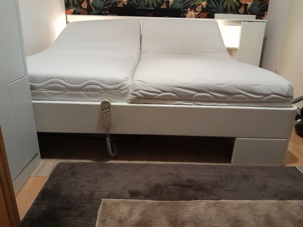 Elektrisch verstelbaar bed met ombouw nachtkasjes en licht., Ophalen, Wit, Tweepersoons, Overige maten