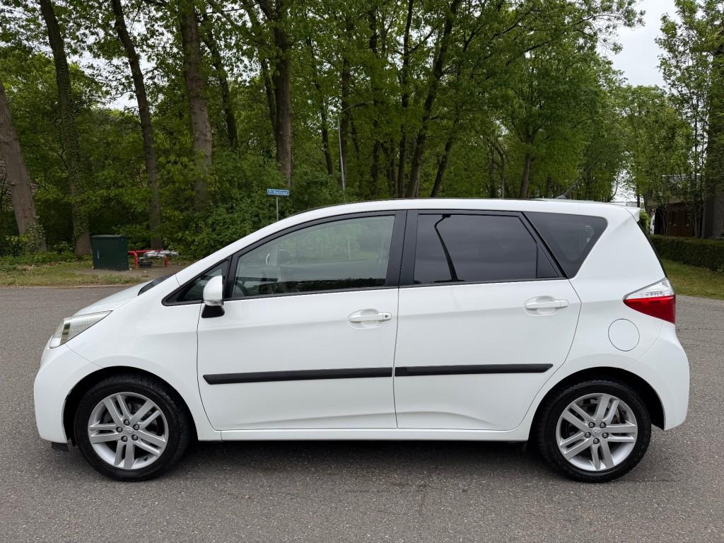 Toyota VERSO-S 1.3 VVT-I DYNAMIC - Pano dak - Navi - Trekh., Voorwielaandrijving, Euro 5, 4 cilinders, 1329 cc