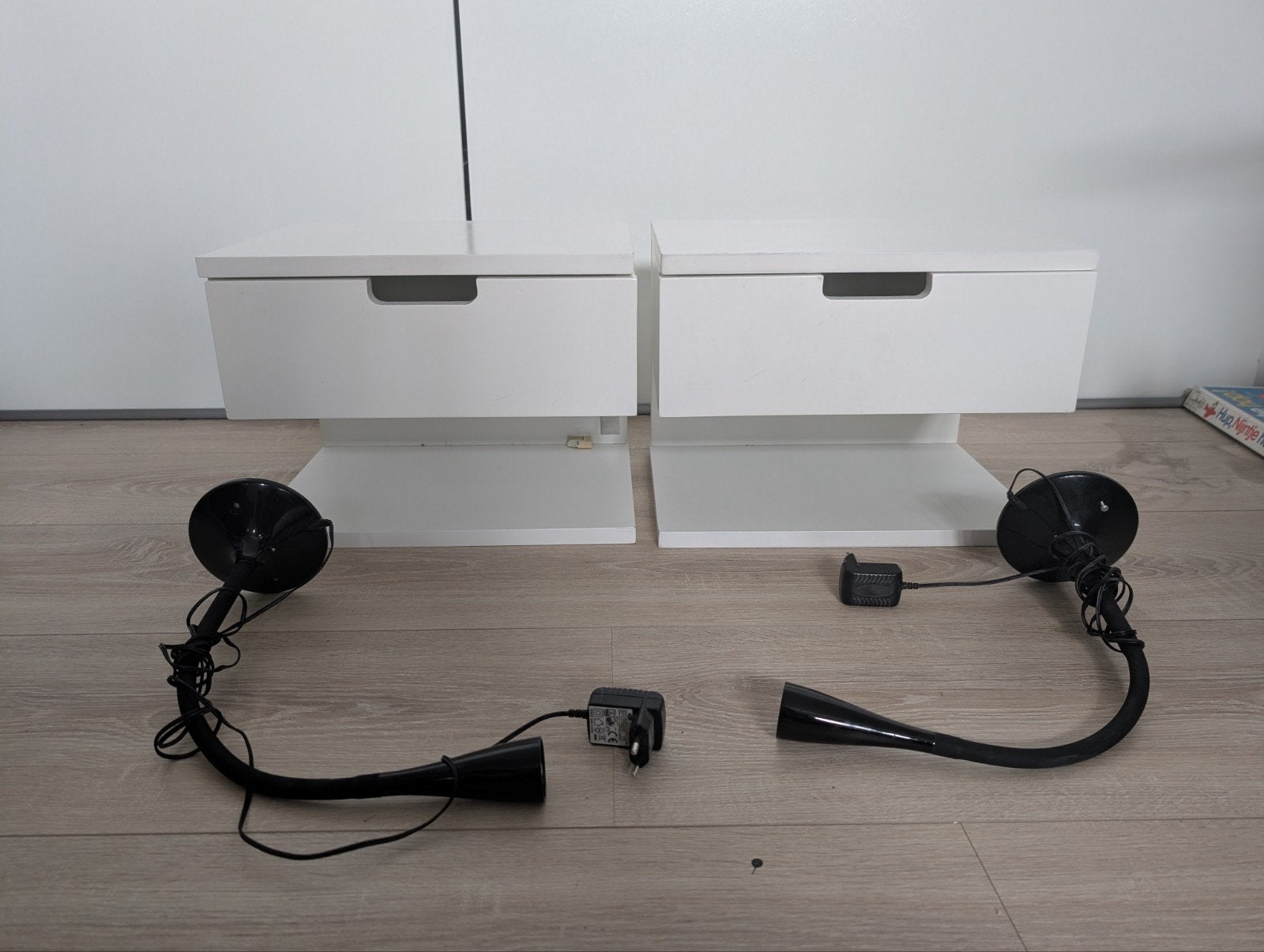 Twee zwevende nachtkastjes woood, Huis en Inrichting, Slaapkamer | Nachtkastjes, Gebruikt, Minder dan 45 cm, Ophalen of Verzenden