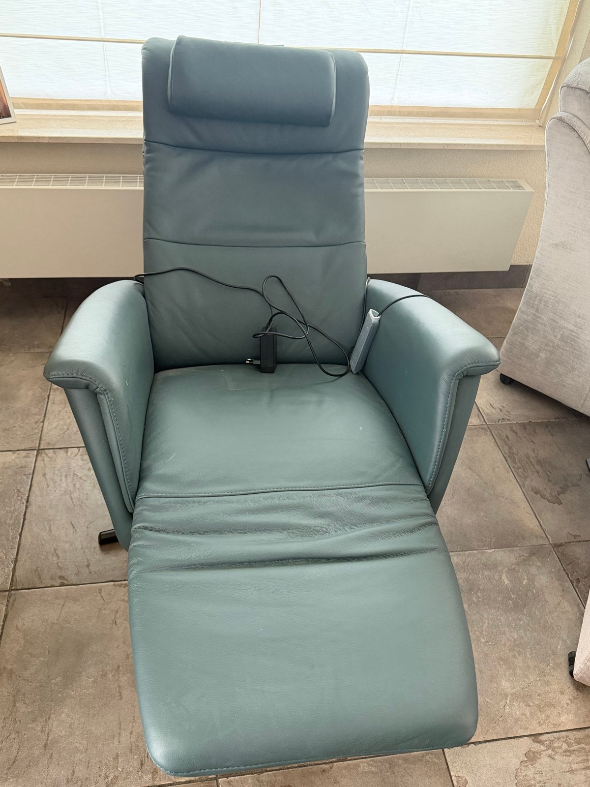 Comfortabele leren relaxfauteuil met verstelbare rugleuning, Ophalen, Gebruikt, 100 tot 125 cm, Leer