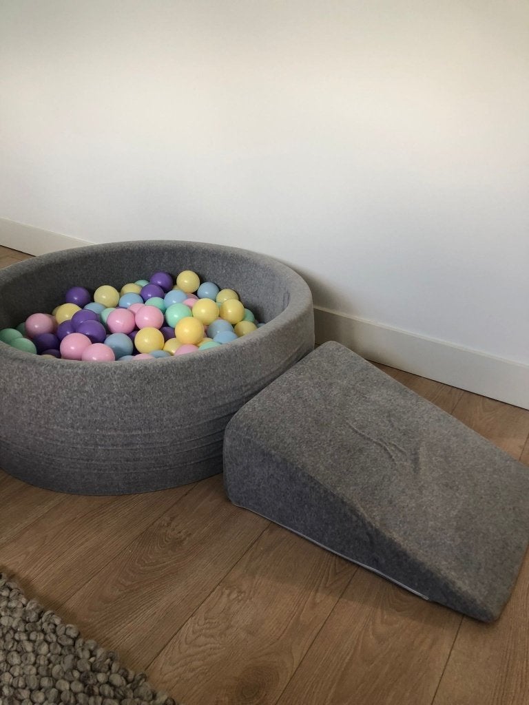 Ballenbak met ballen en glijbaan voor baby/peuter, Ophalen, Zo goed als nieuw, Jongen of Meisje