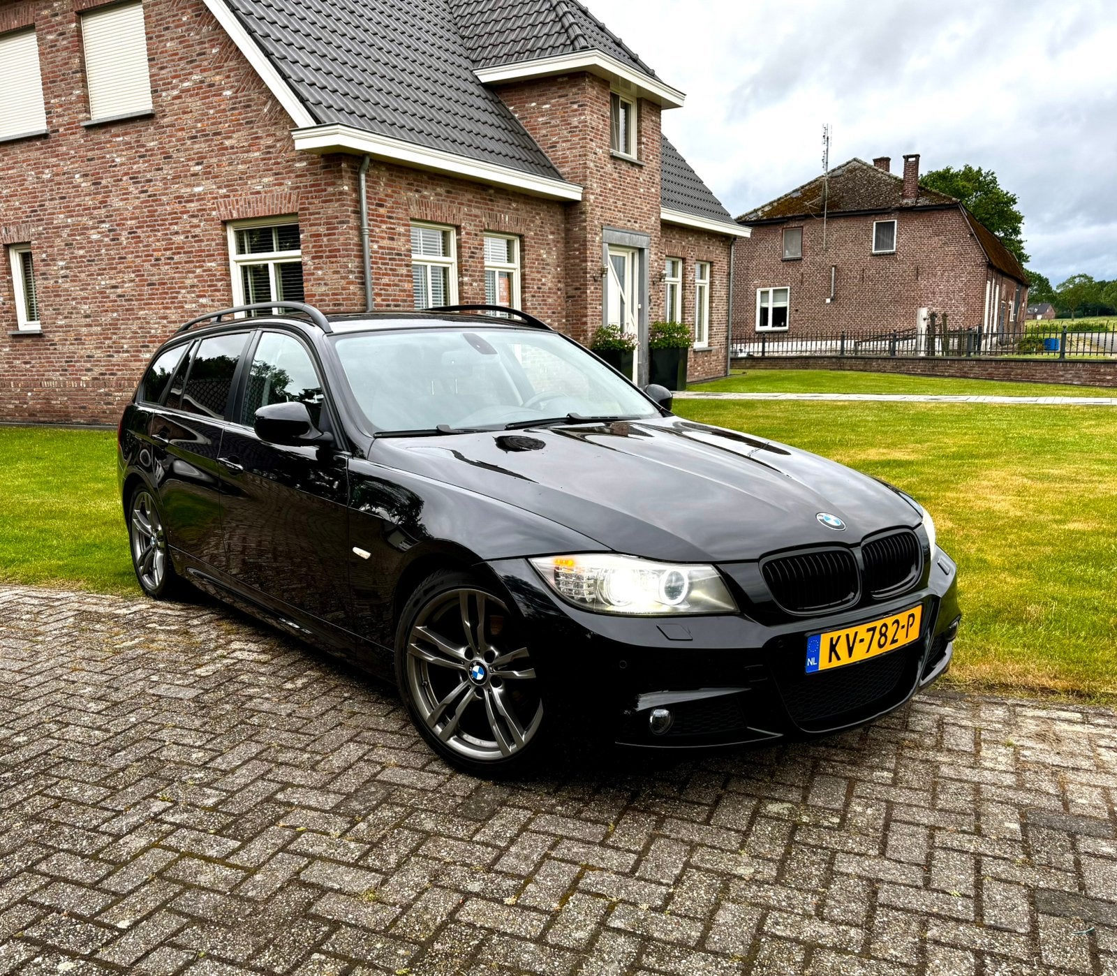 BMW 3-Serie 318i 2009 touring m-pakket, pano, xenon, distrib, Auto's, Zwart, Zwart, Handgeschakeld, Particulier