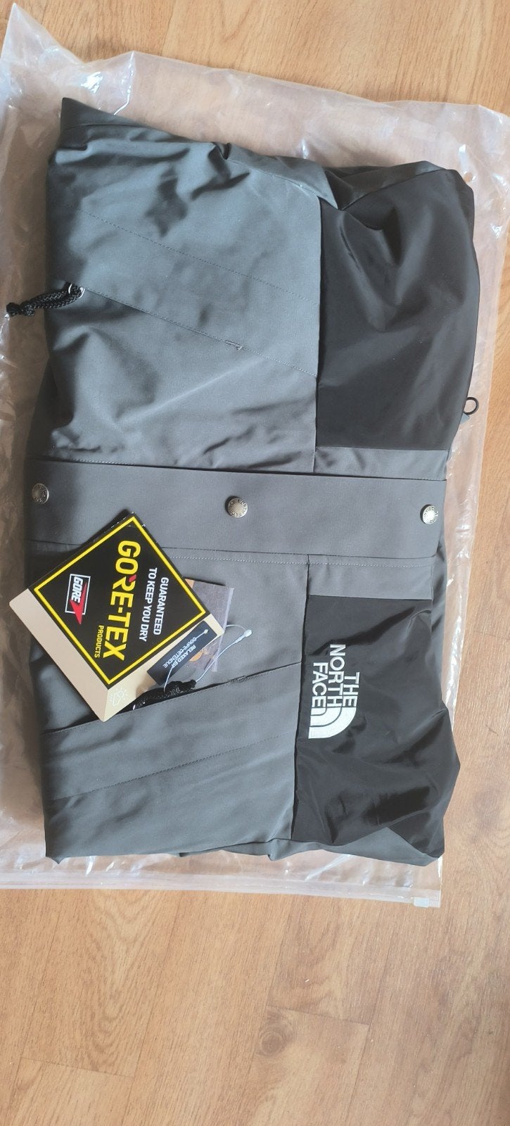 The North Face 1990 Mountain Jacket GTX - Nieuw met labels, Maat 52/54 (L), Nieuw, Ophalen of Verzenden, Grijs