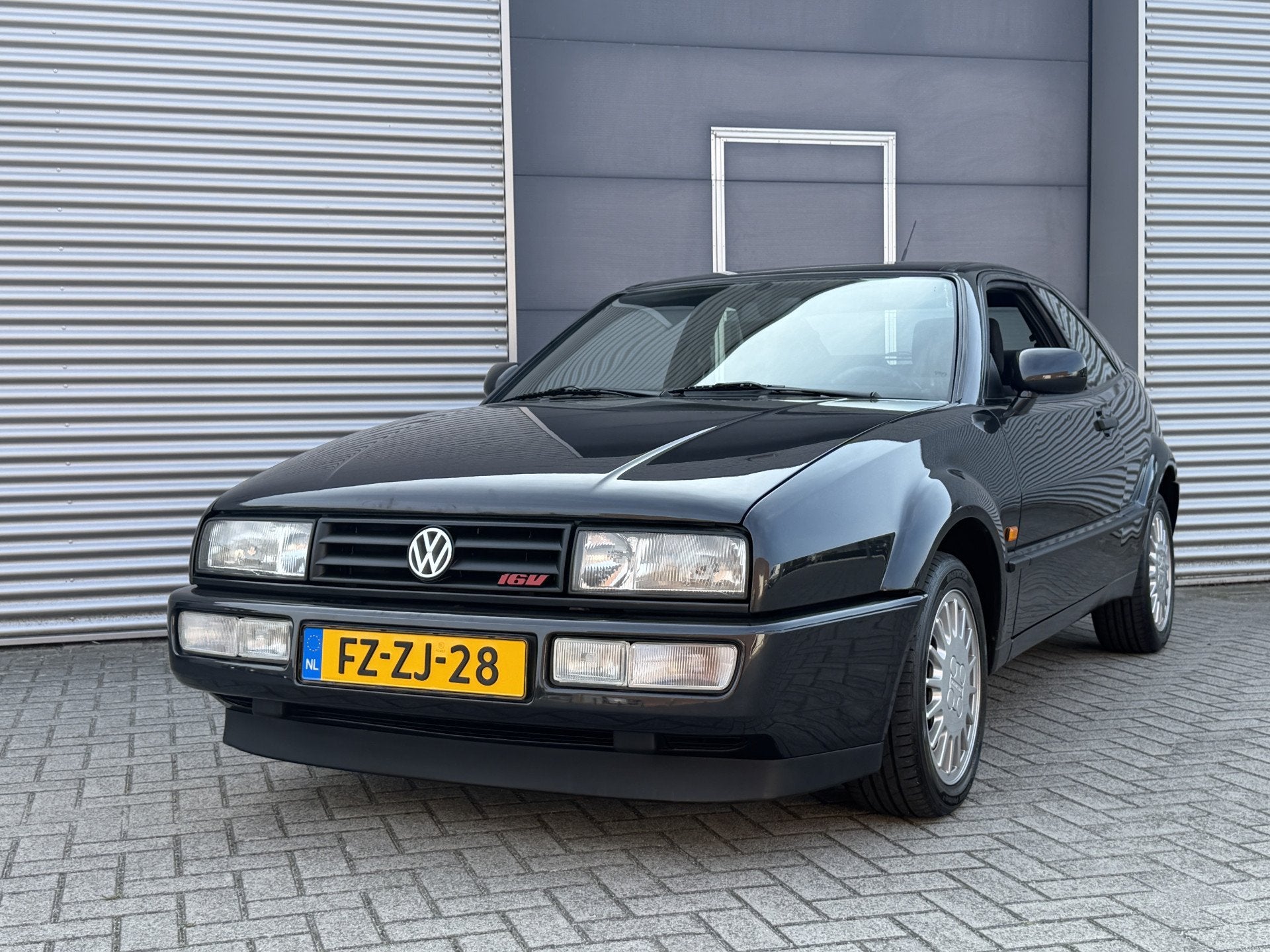Volkswagen Corrado 2.0-16V I NL Auto. (bj 1993), Voorwielaandrijving, 136 pk, Zwart, 1984 cc