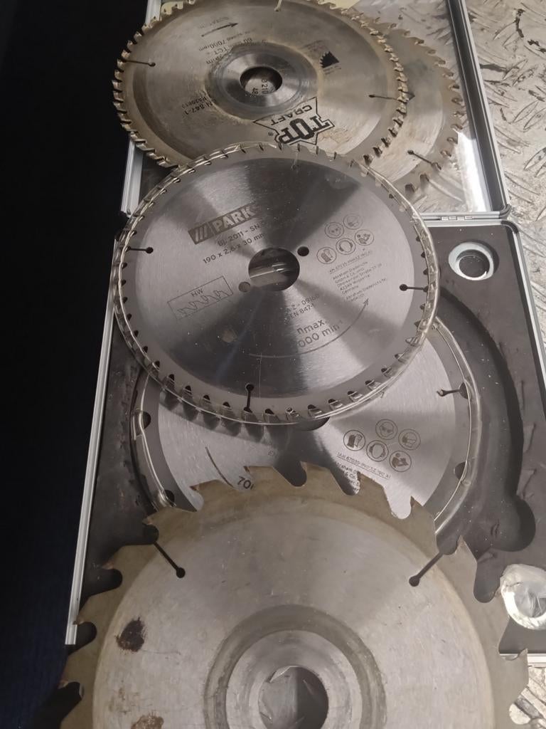 Verkocht .Zaagbladen set 4x., Doe-het-zelf en Verbouw, Gereedschap | Zaagmachines, Ophalen of Verzenden