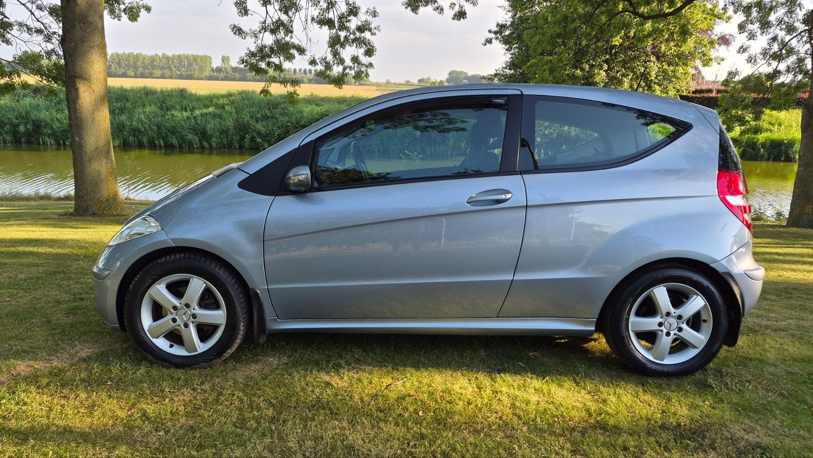 Mercedes-Benz A-Klasse  A200  Automaat. AIRCO IJSKOUD, Auto's, Mercedes-Benz, Zwart, 4 cilinders, Blauw, 14 km/l