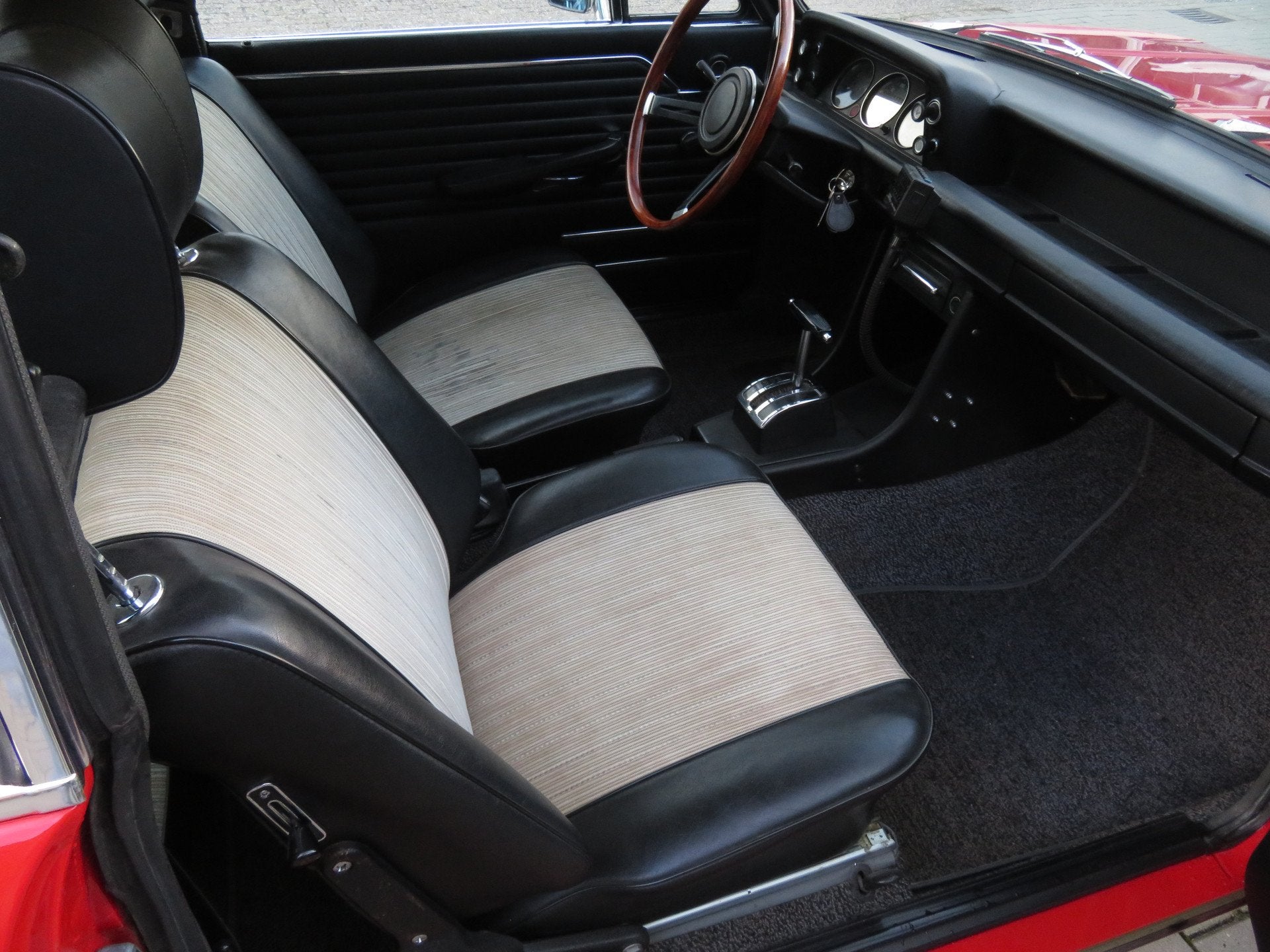 BMW 2000 touring Automaat Body-Off Restauratie Oldtimer, foto 4