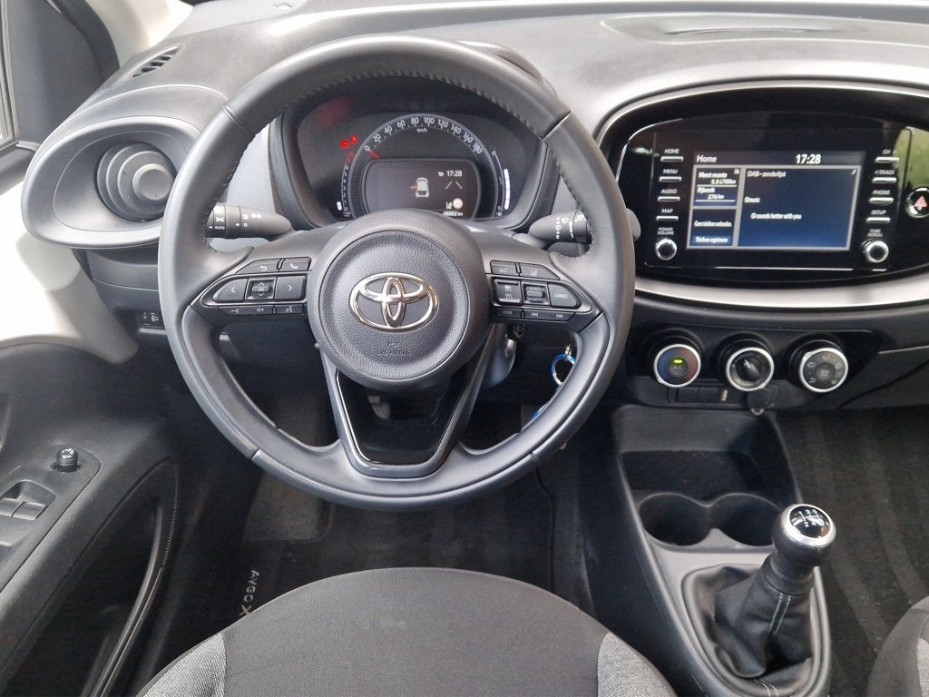 Toyota Aygo X 1.0 VVT-i MT Play NL Auto - All Season Banden, 12 maanden, Gebruikt, 920 kg, 4 stoelen